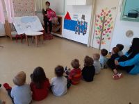 Comença un cicle de contes amb mirada de gènere a les llars d’infants de la Conca d’Òdena