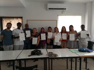 Formador i alumnes del curs d’alfabetització en català per a persones migrades d’Òdena el valoren com a molt satisfactori