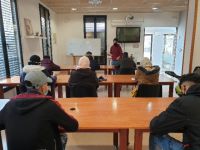 Una desena de persones participen al curs d’alfabetització en català a Òdena