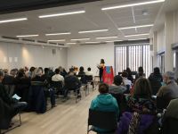 Òdena celebra el Dia mundial de la Poesia recitant i cantant a la biblioteca l’Atzavara