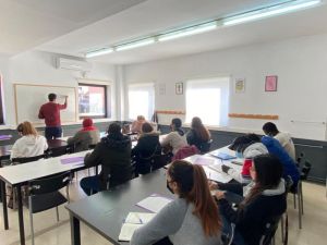 Òdena ofereix un nou curs d’alfabetització en català per a persones migrants