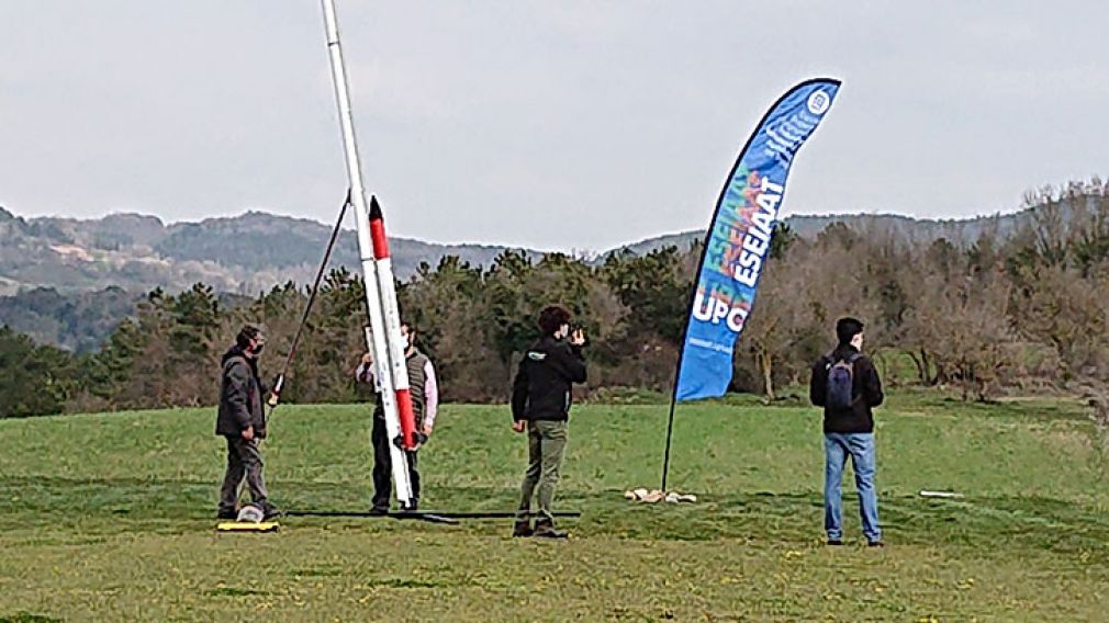 Joves de tot Catalunya es troben a l&#039;aeròdrom d&#039;Òdena per enlairar petits satèl·lits