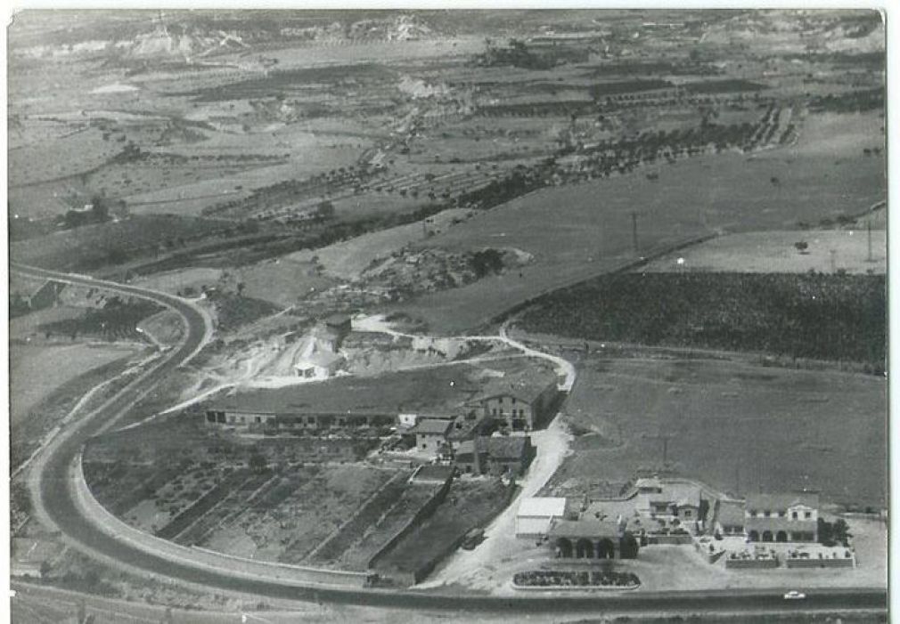 La Gasolinera la masia i la pedrera de Can Riba